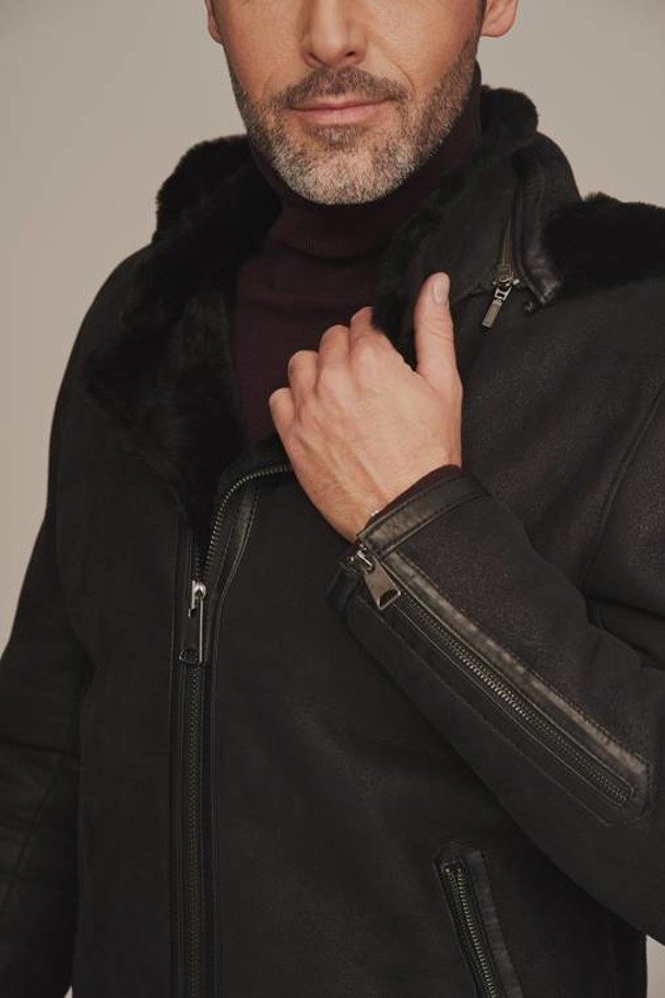 Herren Shearling Lammfelljacke, schwarz matt mit abnehmbare Kapuze, am Reißverschlüssen und Saum mit Leder versetzt 